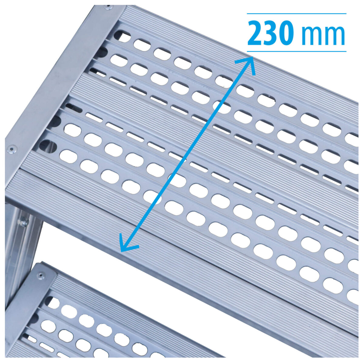 Detalle del escalón de 230 mm del taburete plegable BIG K-FOLD de KTL-Escaleras.